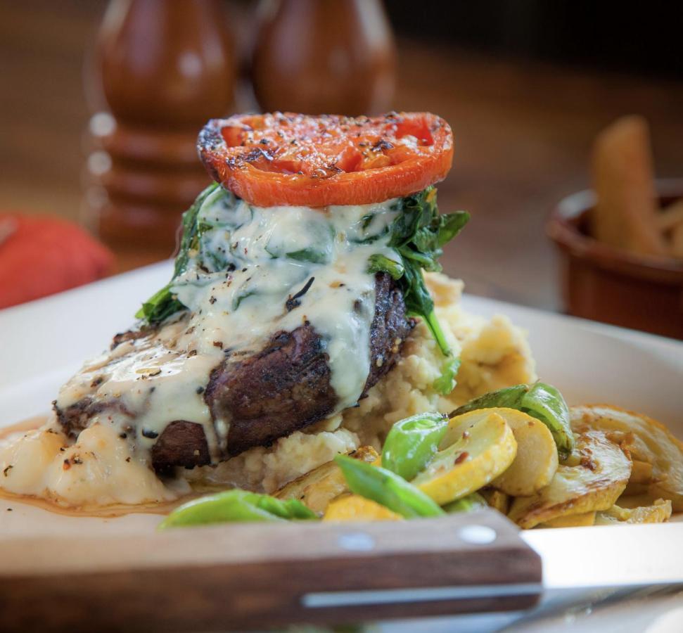 Summit Mountain Lodge And Steakhouse East Glacier Park Village 外观 照片
