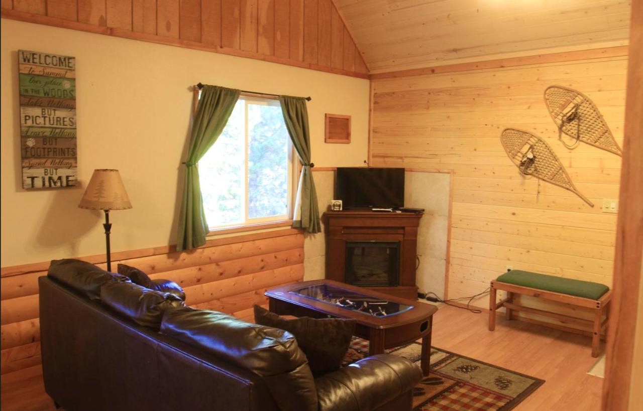 Summit Mountain Lodge And Steakhouse East Glacier Park Village 外观 照片