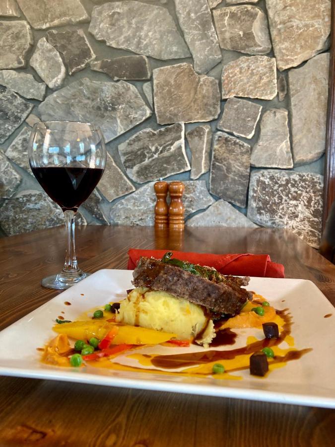 Summit Mountain Lodge And Steakhouse East Glacier Park Village 外观 照片