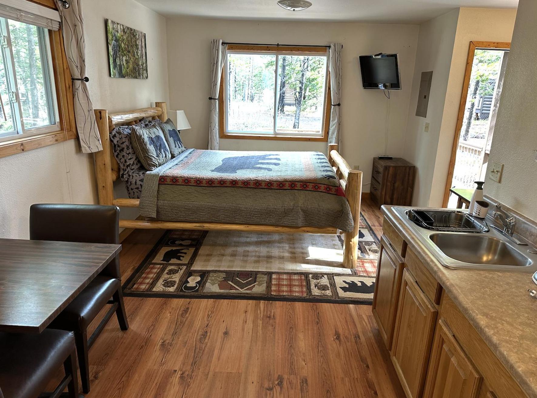 Summit Mountain Lodge And Steakhouse East Glacier Park Village 外观 照片