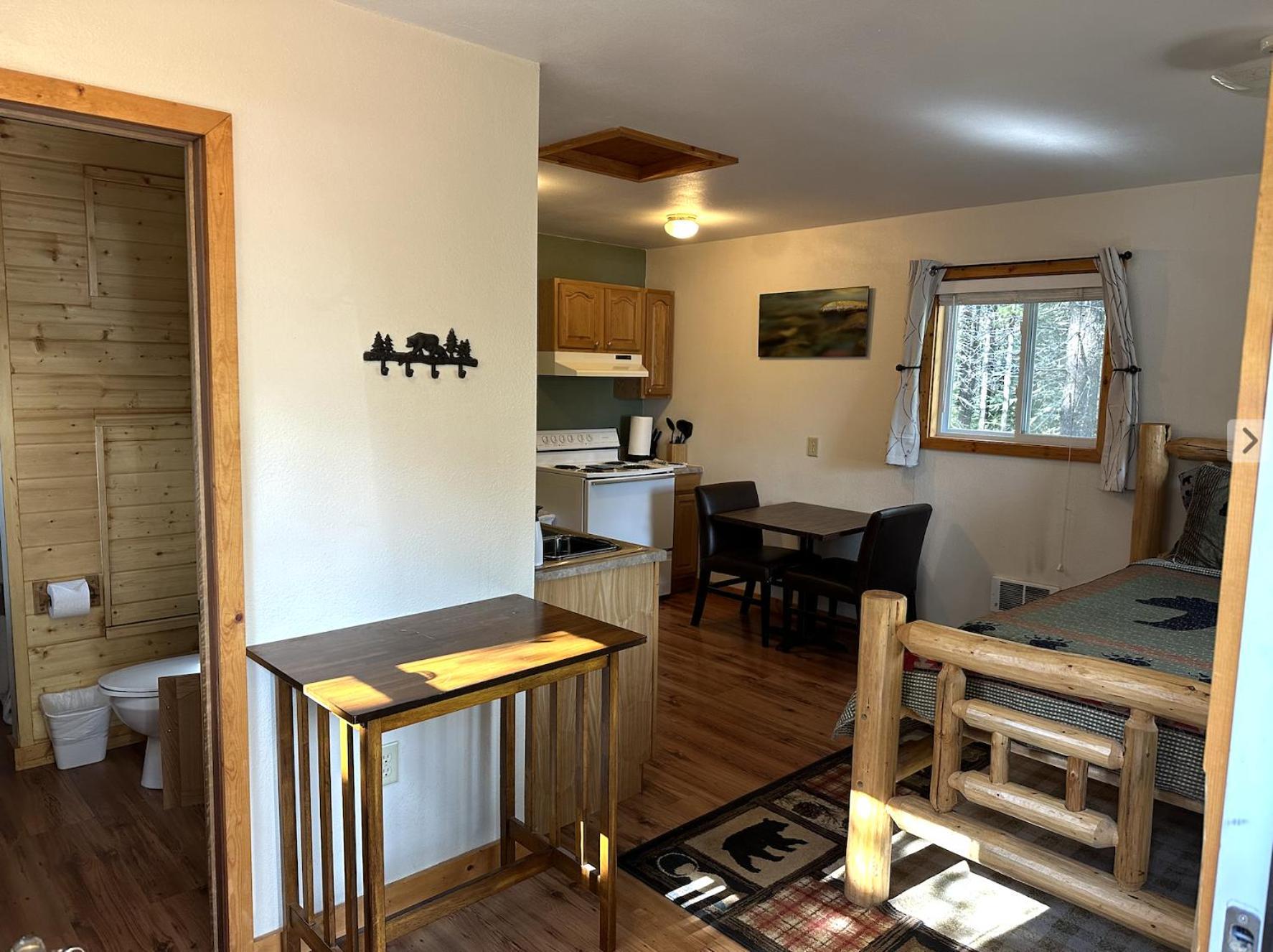 Summit Mountain Lodge And Steakhouse East Glacier Park Village 外观 照片