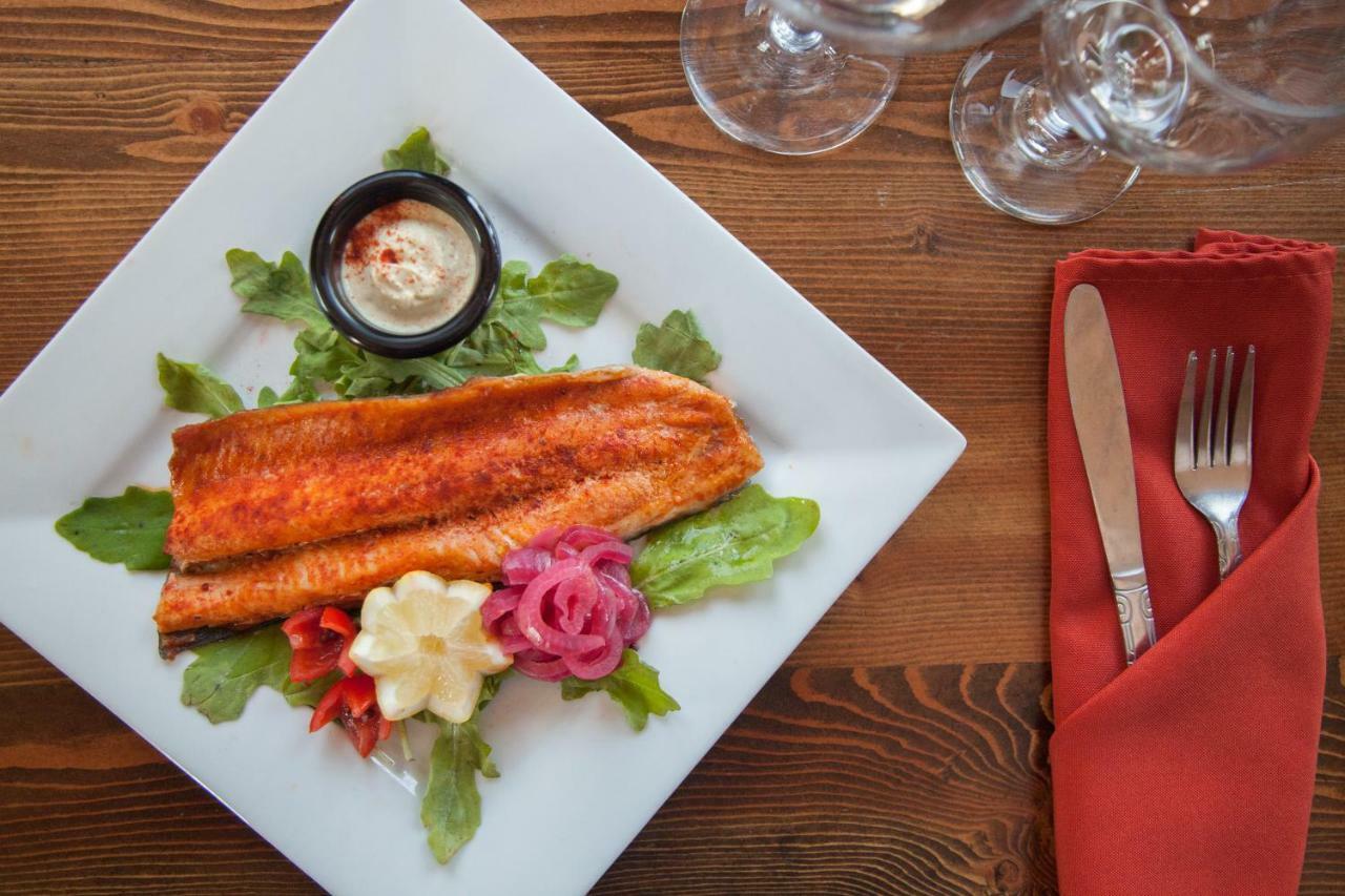 Summit Mountain Lodge And Steakhouse East Glacier Park Village 外观 照片